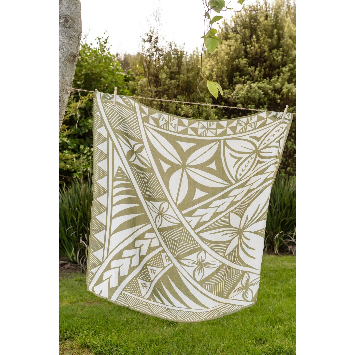 PELE wrap in Palm Green