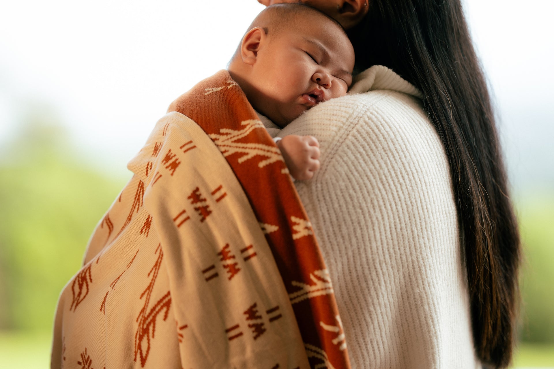 Load video: 100% Knitted cotton baby blankets with the traditional malu design.